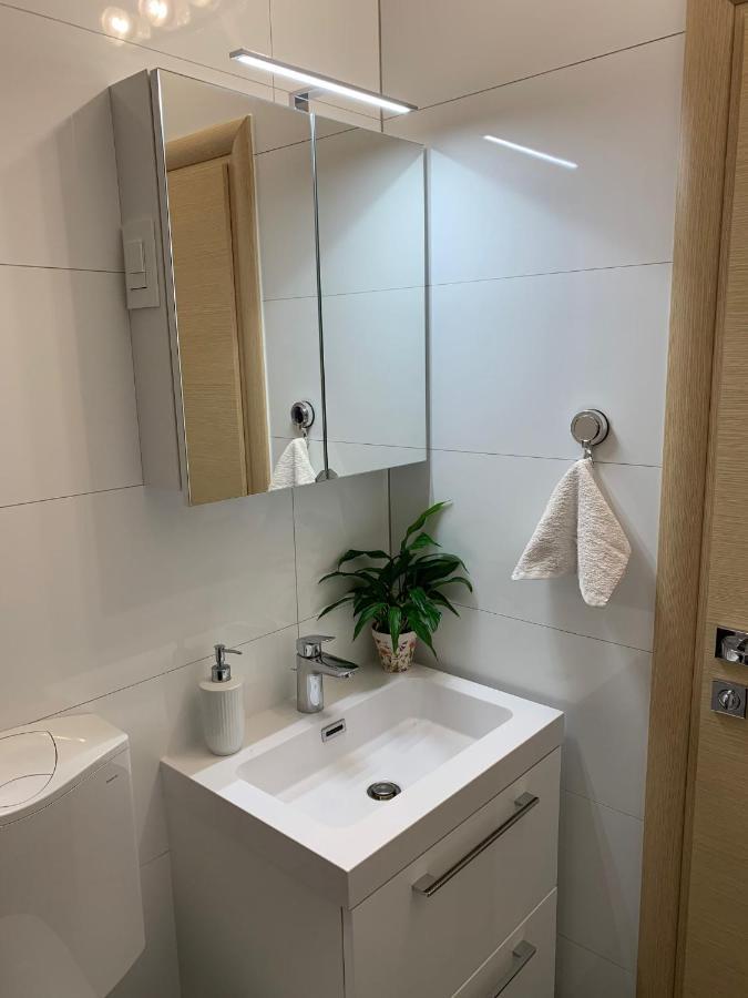 Mm Split Apartment - 5 Min By Car To The Beach & City Center - Free Public Parking Exterior photo